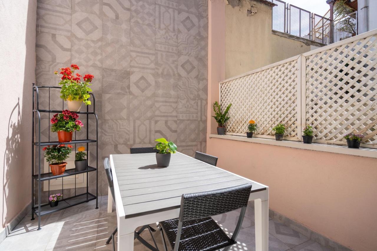 Appartamento Elegante Con Terrazzino Nel Centro Di