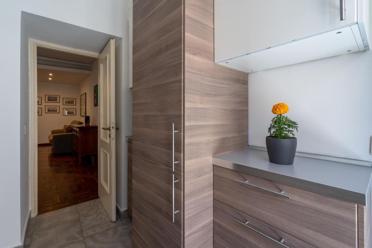 Appartamento Elegante Con Terrazzino Nel Centro Di *